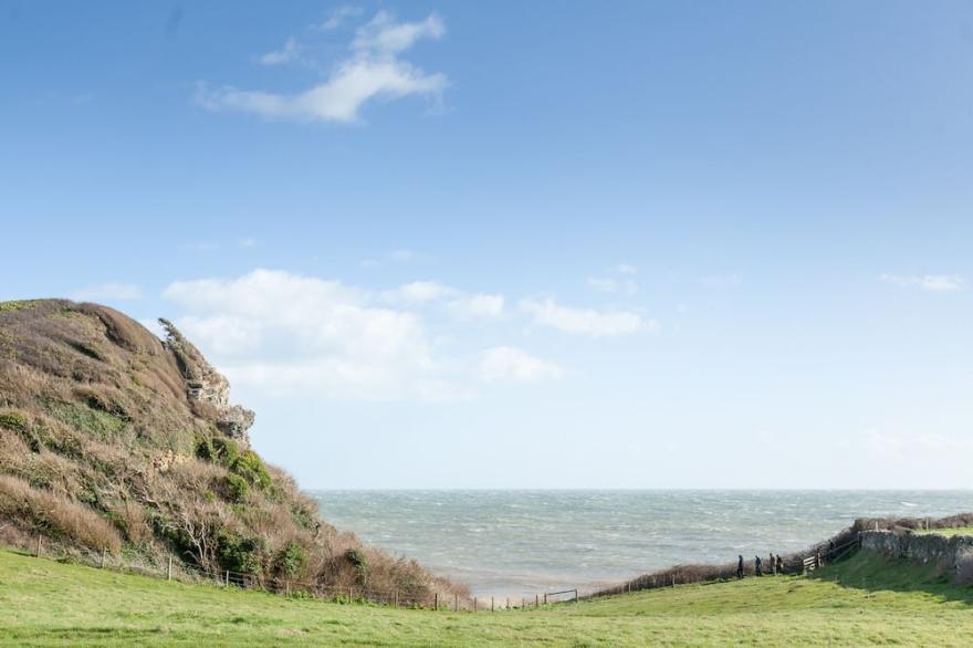 Bembridge Harbour 4 Bedroom Holiday Home With Great Marina And Sea Views.