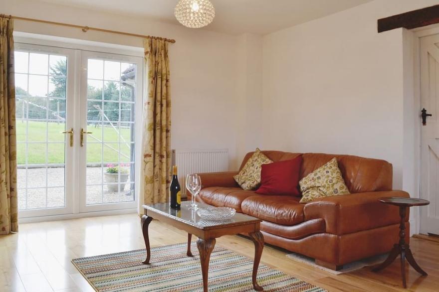 Perfectly Located for Exploring Cheltenham