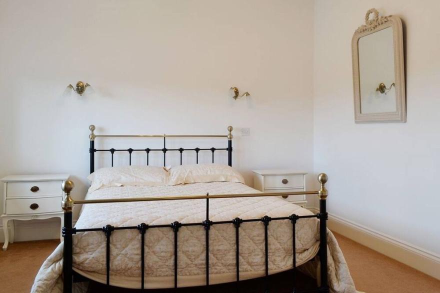 Perfectly Located for Exploring Cheltenham