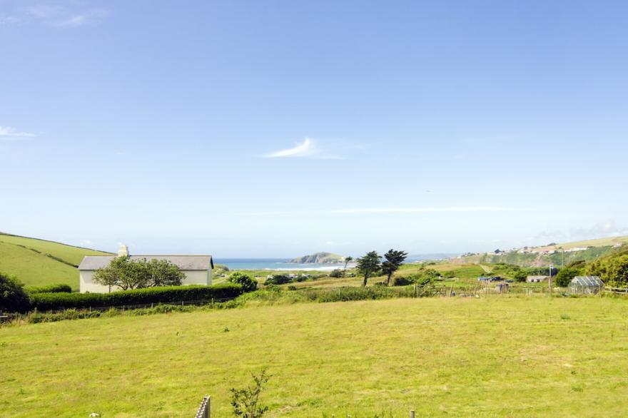 5* Large family and pet friendly house with coastal views of Burgh Island.
