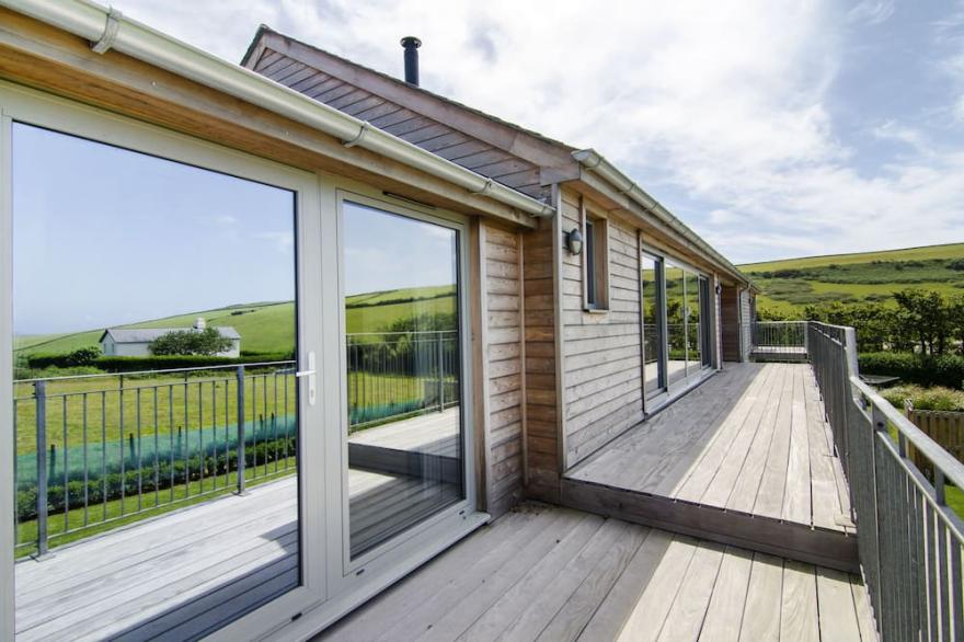 5* Large family and pet friendly house with coastal views of Burgh Island.