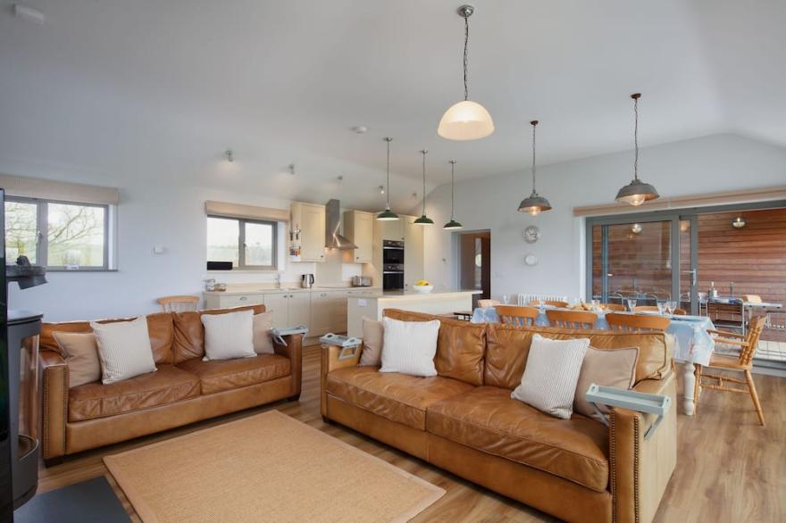 5* Large family and pet friendly house with coastal views of Burgh Island.