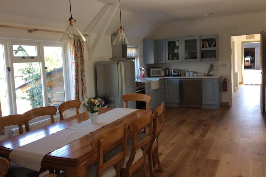Three bedroom holiday cottage set with in 12 acres of Wealden countryside