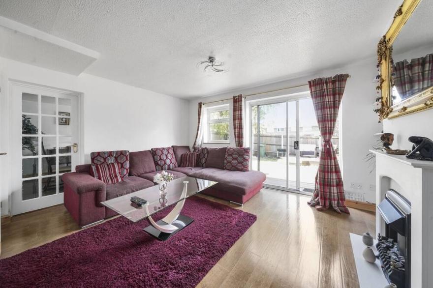 Spacious 5-Bed House in Aylesford