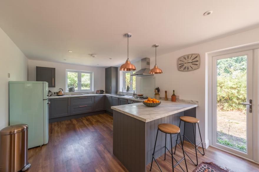 Modern Barn Conversion, Rural Views, near Odiham