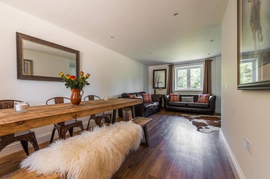 Modern Barn Conversion, Rural Views, near Odiham