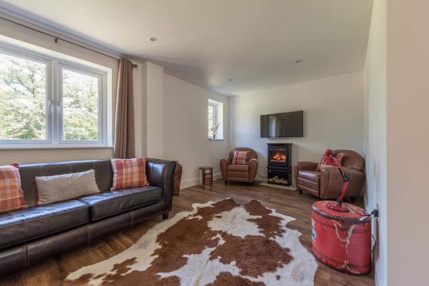 Modern Barn Conversion, Rural Views, near Odiham