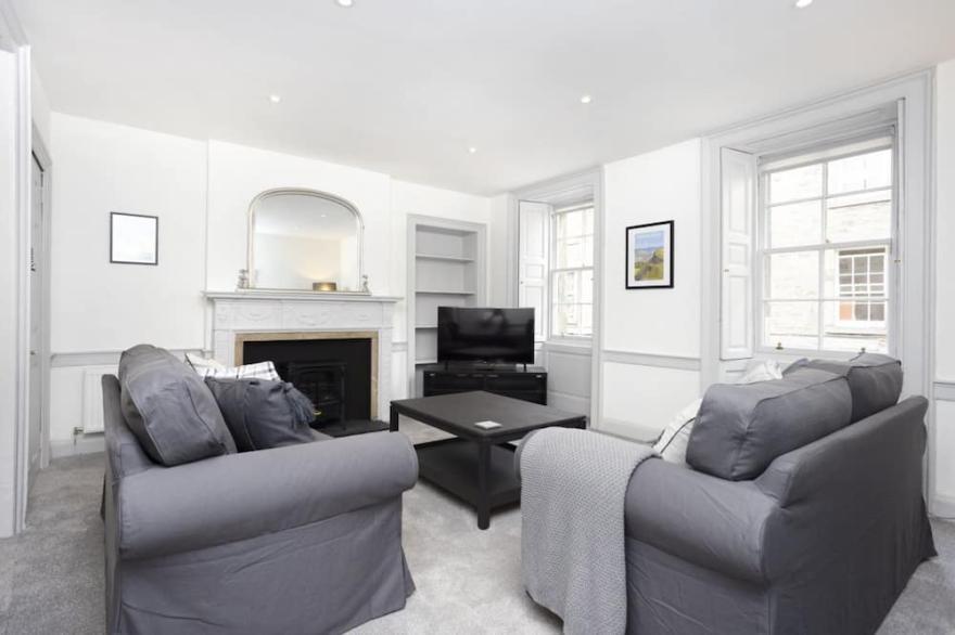 ALTIDO Elegant New Town Flat near Princes Street