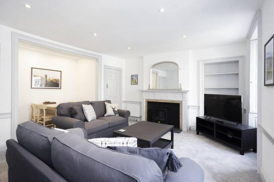 ALTIDO Elegant New Town Flat near Princes Street