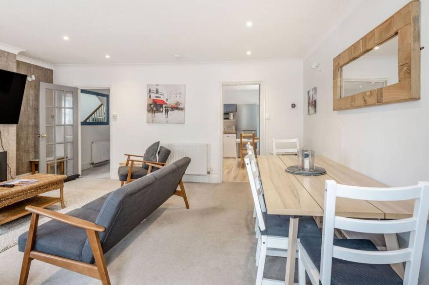 STILL WATERS, family friendly, country holiday cottage in Swanage