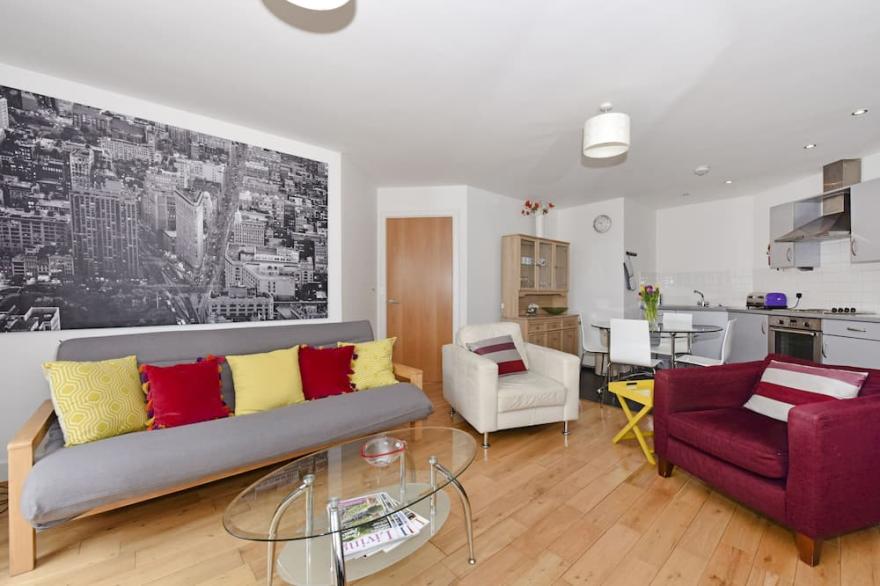 York city centre 2-bedroom apartment,  + free Wi-Fi.