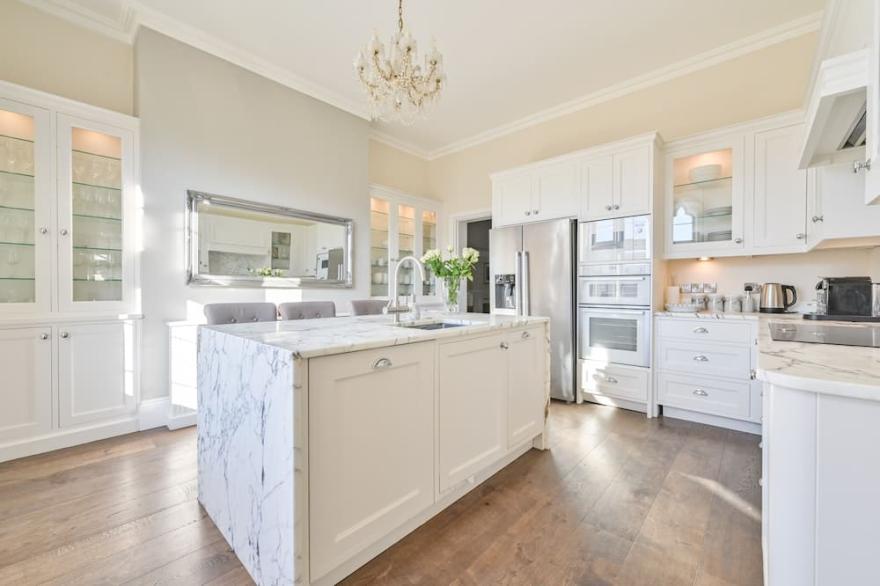 Stunning rectory in private grounds