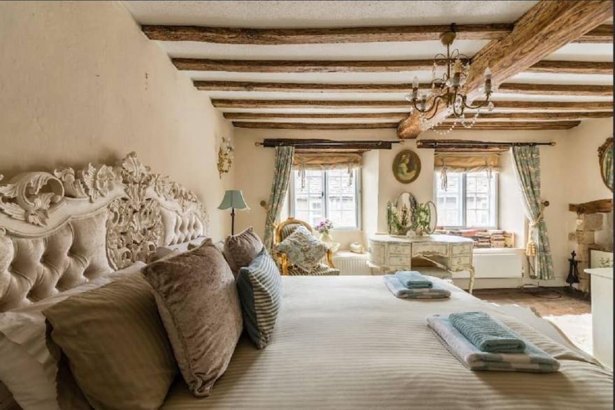 Tudor Cottage in the beautiful Cotswold town of Fairford Gloucestershire