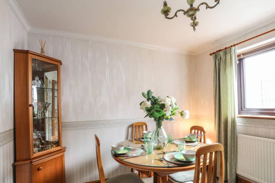 BRYN TUDUR, family friendly, with a garden in Porthmadog