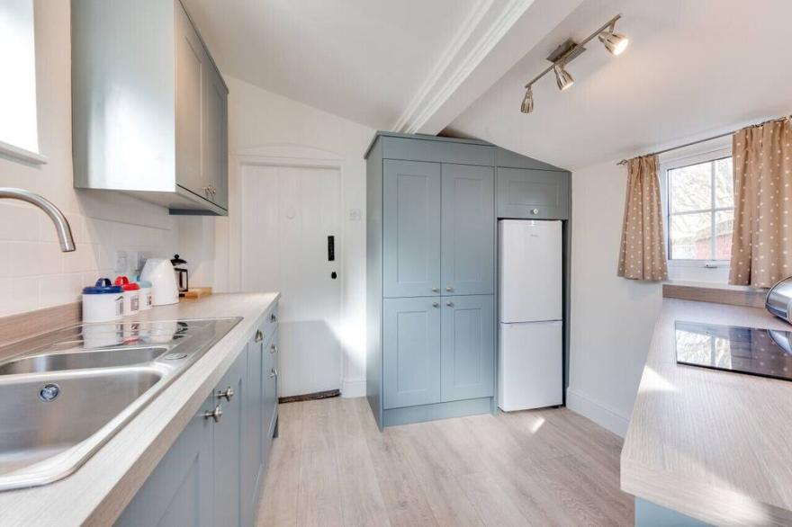 Eastway Cottage - Two Bedroom House, Sleeps 4