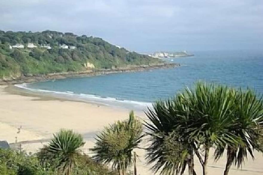 Contemporary Spacious, Close To Beach  St Ives /Carbis Bay sea glimpses