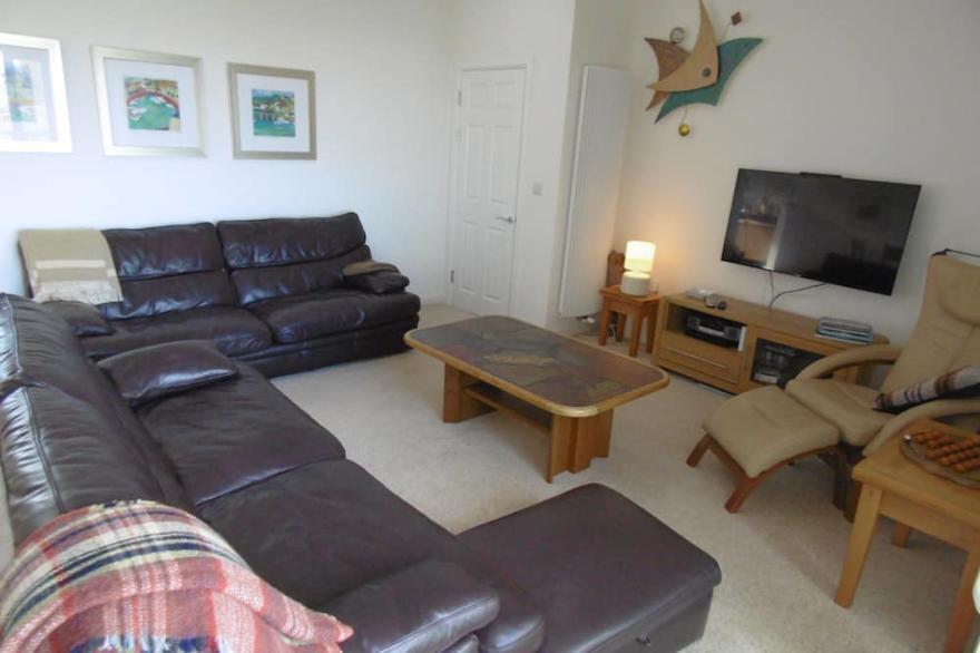 Contemporary Spacious, Close To Beach  St Ives /Carbis Bay sea glimpses