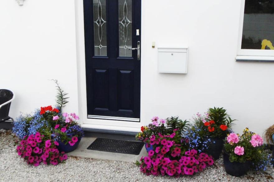 Contemporary Spacious, Close To Beach  St Ives /Carbis Bay sea glimpses