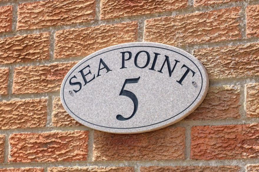 SEA POINT, pet friendly, with a garden in Chapel St Leonards