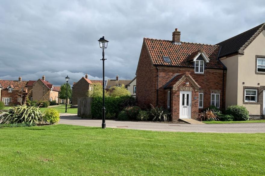 Anchor Down -  a cottage that sleeps 6 guests  in 2 bedrooms