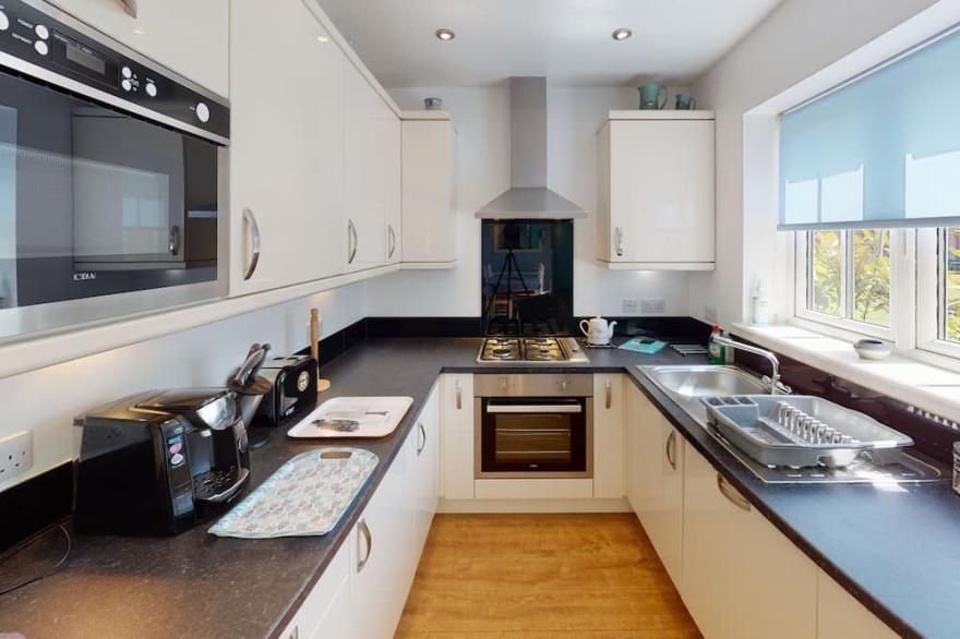 Anchor Down -  a cottage that sleeps 6 guests  in 2 bedrooms