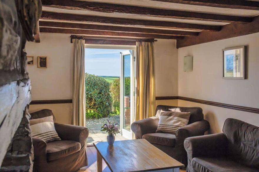 Cosy, country/coastal cottage with wood-burning stove; child and dog-friendly