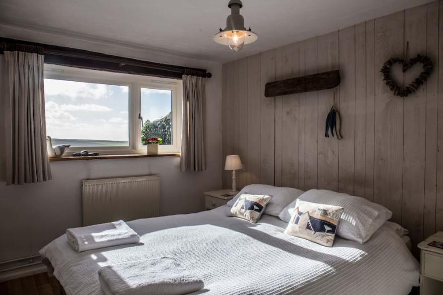 Cosy, country/coastal cottage with wood-burning stove; child and dog-friendly
