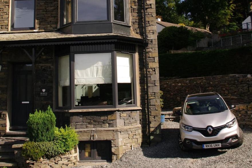 Luxury traditional Lakeland House with ample parking and fantastic views