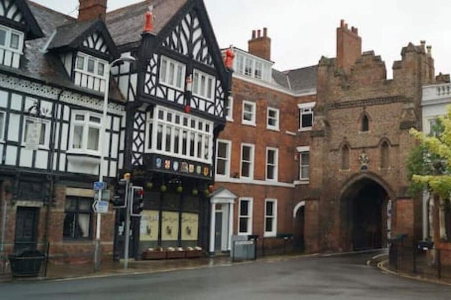 L1* LUXURY *TOWN CTR* NEW REFURB *18TH CENTURY*