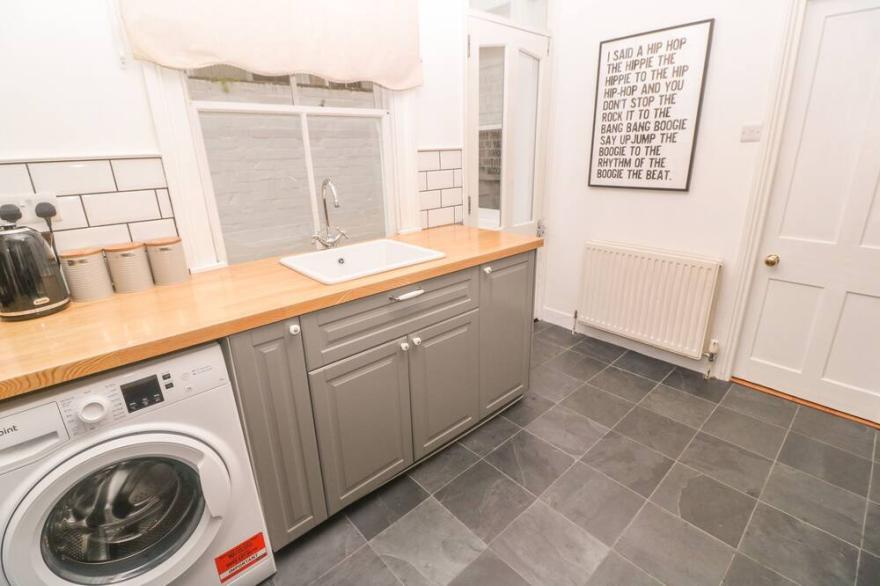 11 YORK STREET, pet friendly, country holiday cottage in Penzance