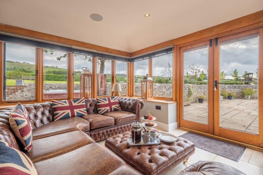 Perfect for a large family or friends gathering for special celebrations and holidays, Ham Farm has