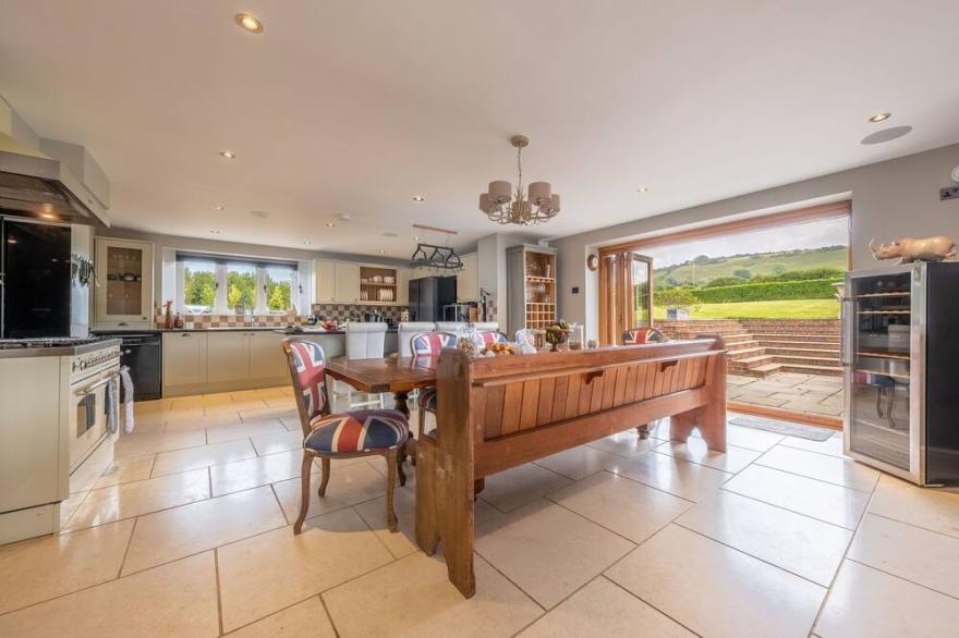 Perfect for a large family or friends gathering for special celebrations and holidays, Ham Farm has