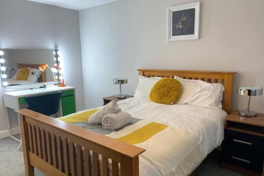 Luxury Modern Belfast City Center 2 Bed Apartment
