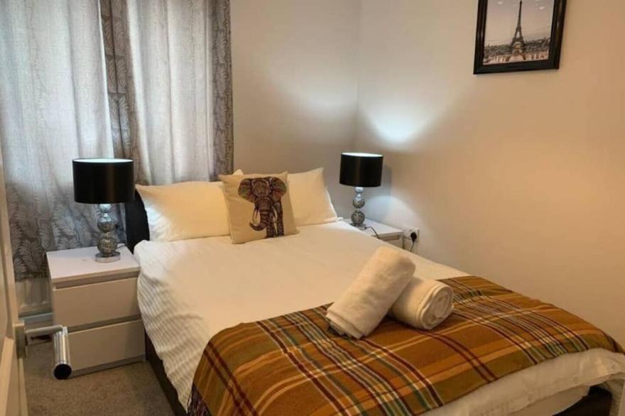 Luxury Modern Belfast City Center 2 Bed Apartment