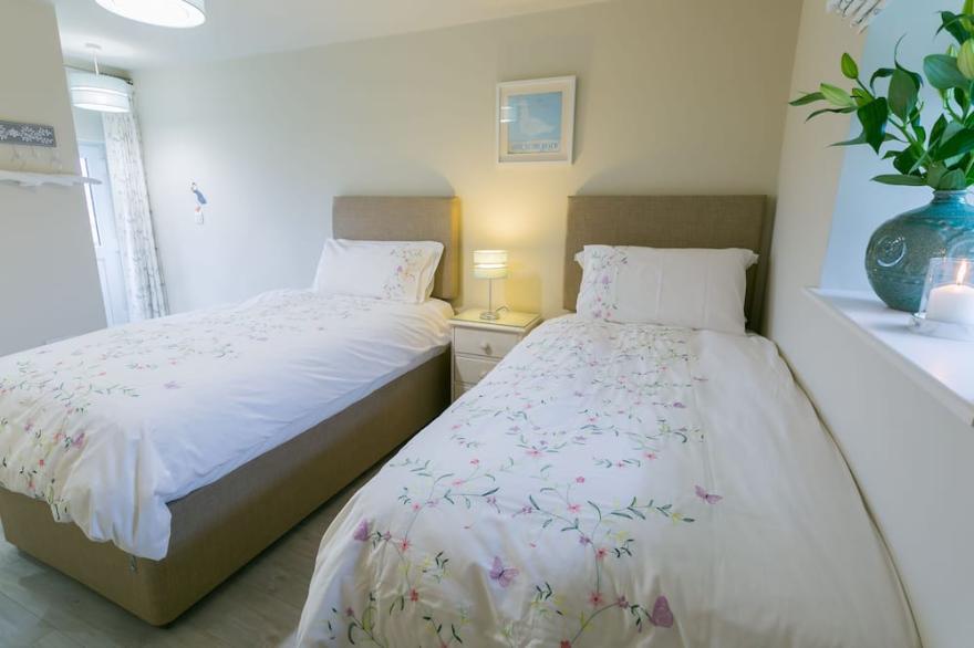 Tyn Lon -  a sea view that sleeps 9 guests  in 5 bedrooms