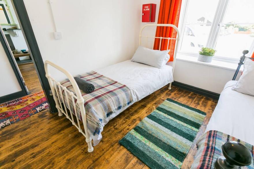 Ty Cefn -  a cosy fire that sleeps 5 guests  in 3 bedrooms