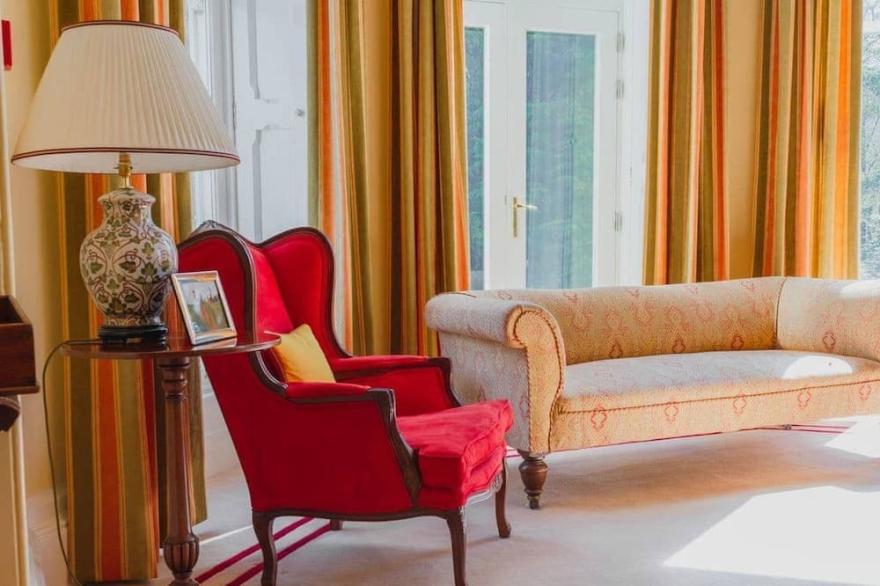 Dalnaglar Castle - sleeps 16 guests