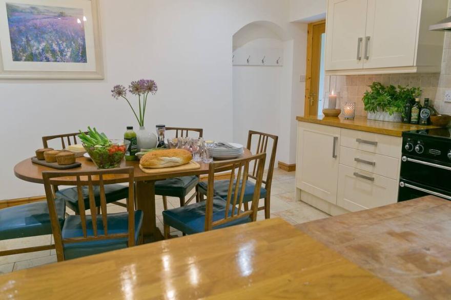 The Long House -  a dog that sleeps 6 guests  in 3 bedrooms