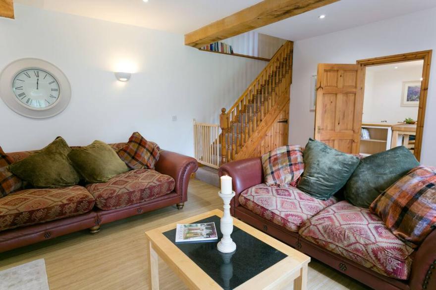The Long House -  a dog that sleeps 6 guests  in 3 bedrooms