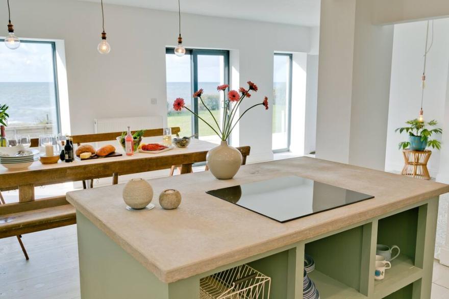 Ty Deryn Y Mor -  a sea view that sleeps 6 guests  in 2 bedrooms