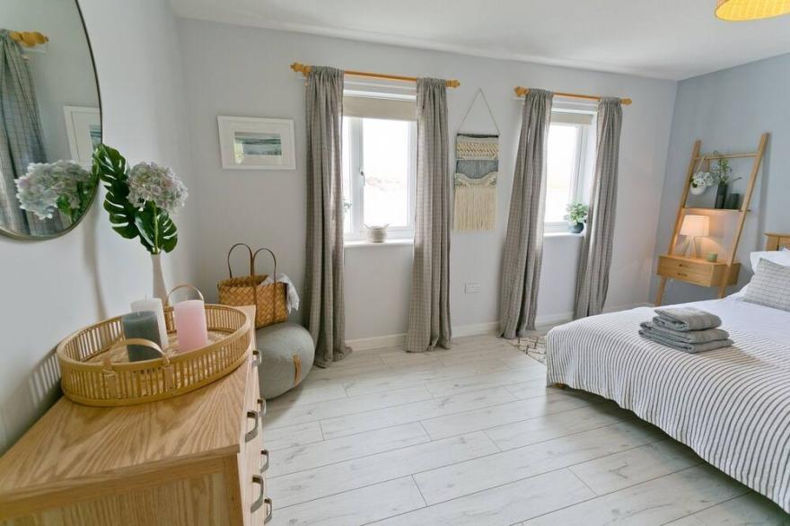 Ty Glan Y Mor -  an on the beach that sleeps 6 guests  in 3 bedrooms