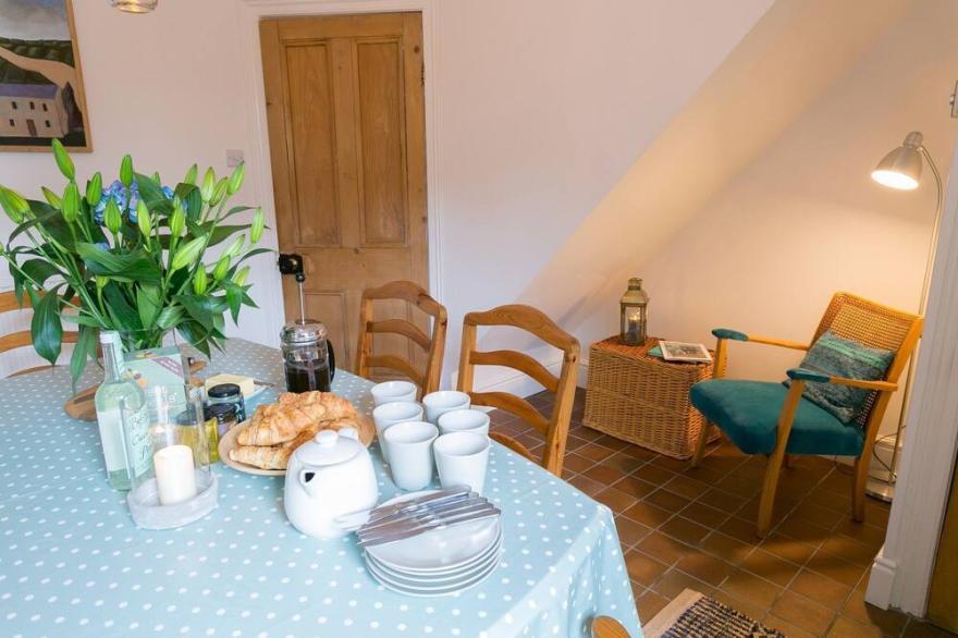 Hyfrydle -  a coastal that sleeps 6 guests  in 3 bedrooms