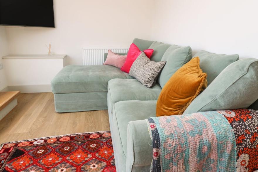 16 ARWENACK STREET, family friendly, with hot tub in Falmouth