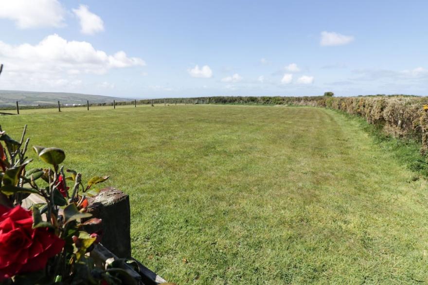 BOSCASTLE VIEW, pet friendly, with open fire in Boscastle
