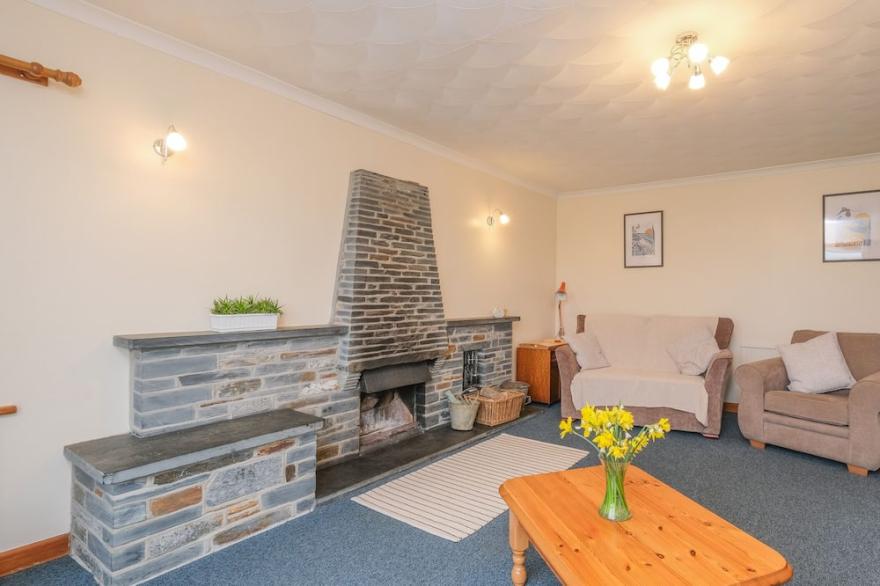 BOSCASTLE VIEW, pet friendly, with open fire in Boscastle