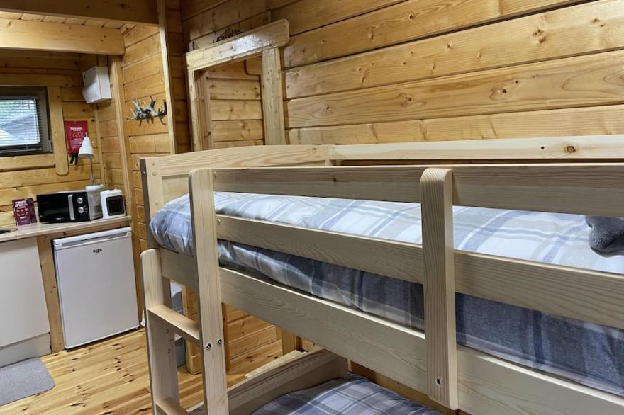 Immaculate Cabin 5 mins to Inverness  Dog friendly