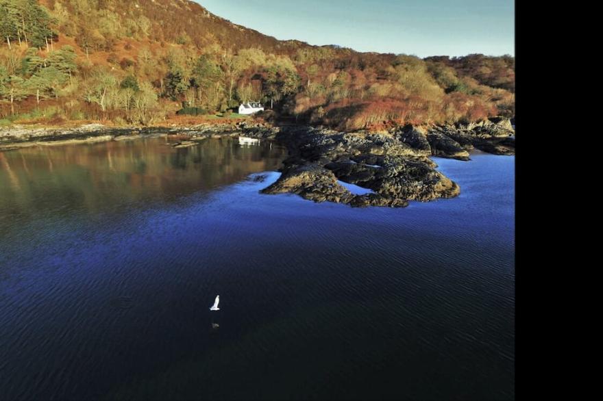 3 Bedroom Cottage , Sleeps 6 With It's Own Bay and Loch Access