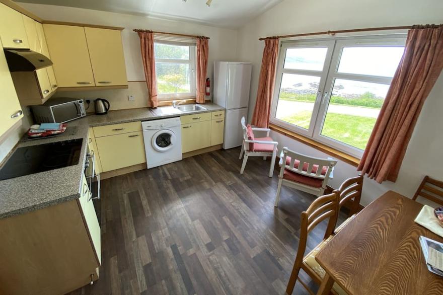 3 Bedroom Cottage , Sleeps 6 With It's Own Bay and Loch Access