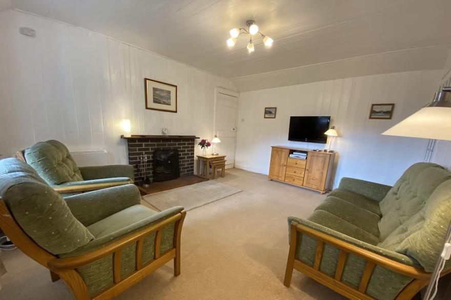 3 Bedroom Cottage , Sleeps 6 With It's Own Bay and Loch Access