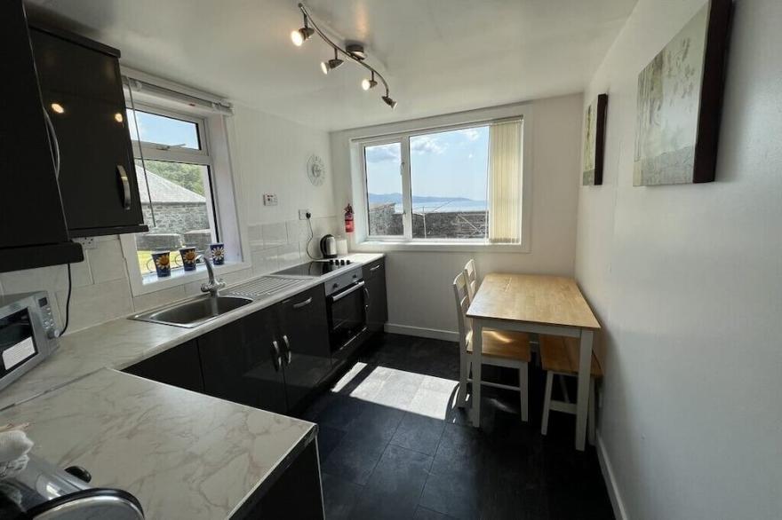 Ellary Farmhouse - Situated Between 2 Beaches - Loch Views & Courtyard
